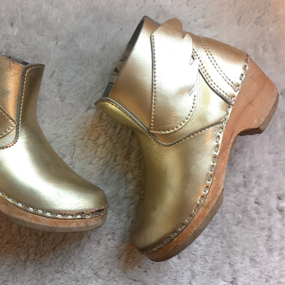 Hanna Andersson Gold Wing Clog Boots Sz 30/12